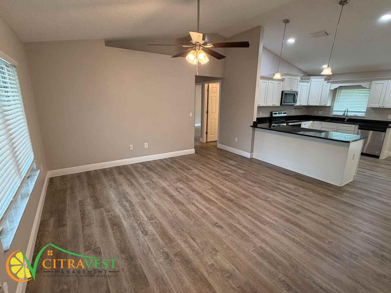 1912 W Quaker Ln - Photo 2 of 13