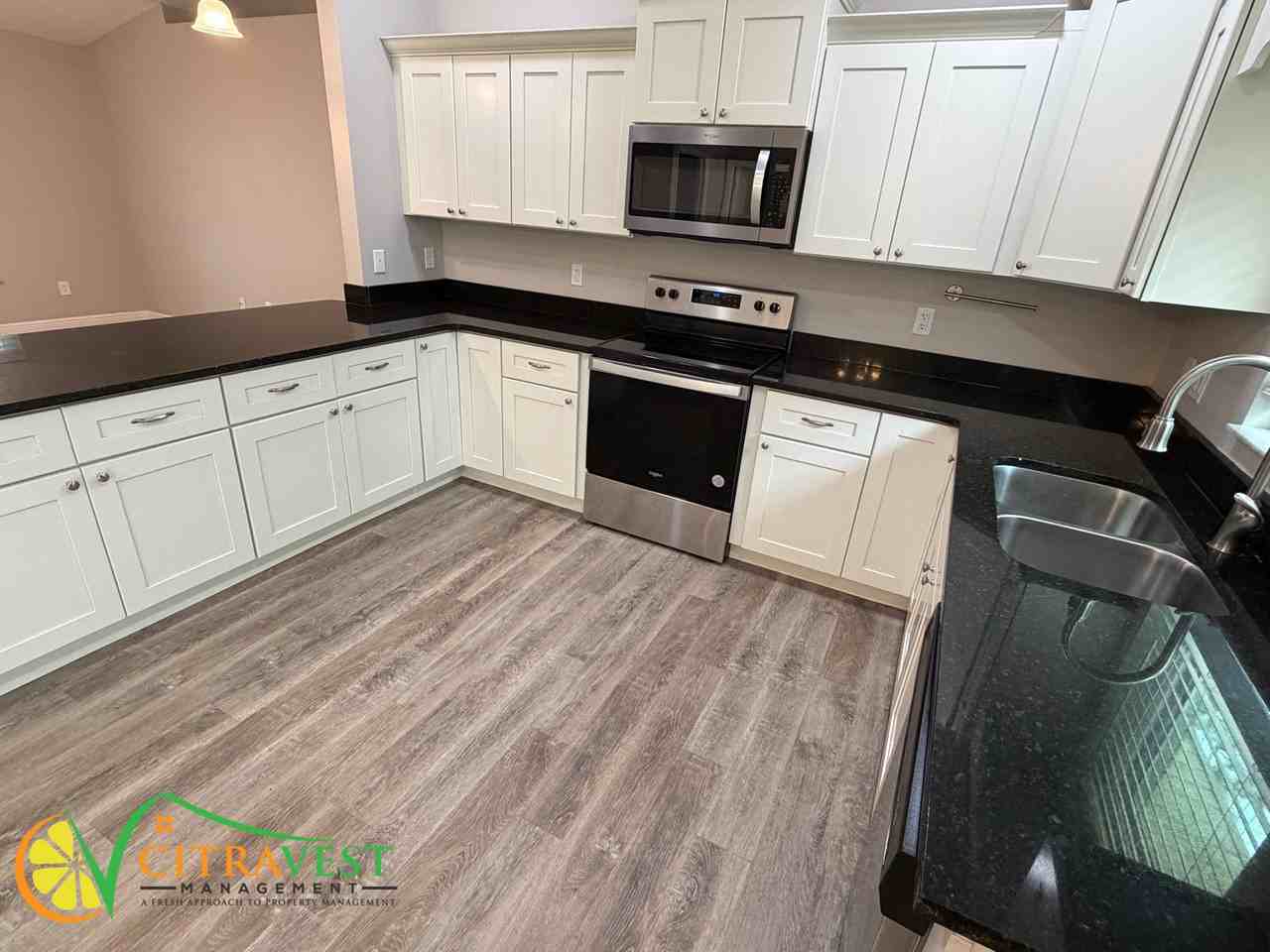 1912 W Quaker Ln - Photo 3 of 13