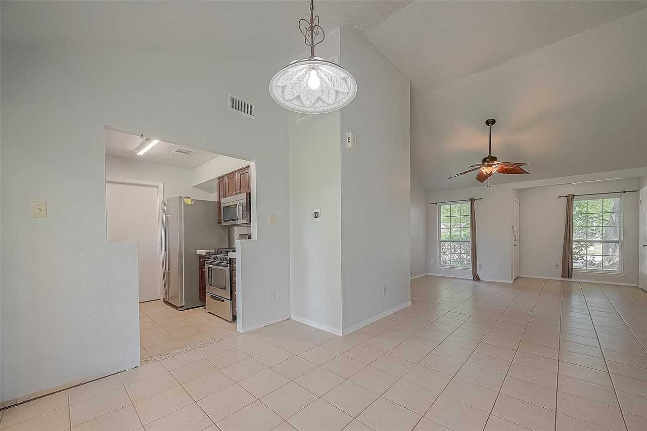 1006 Melford Ave - Photo 3 of 17