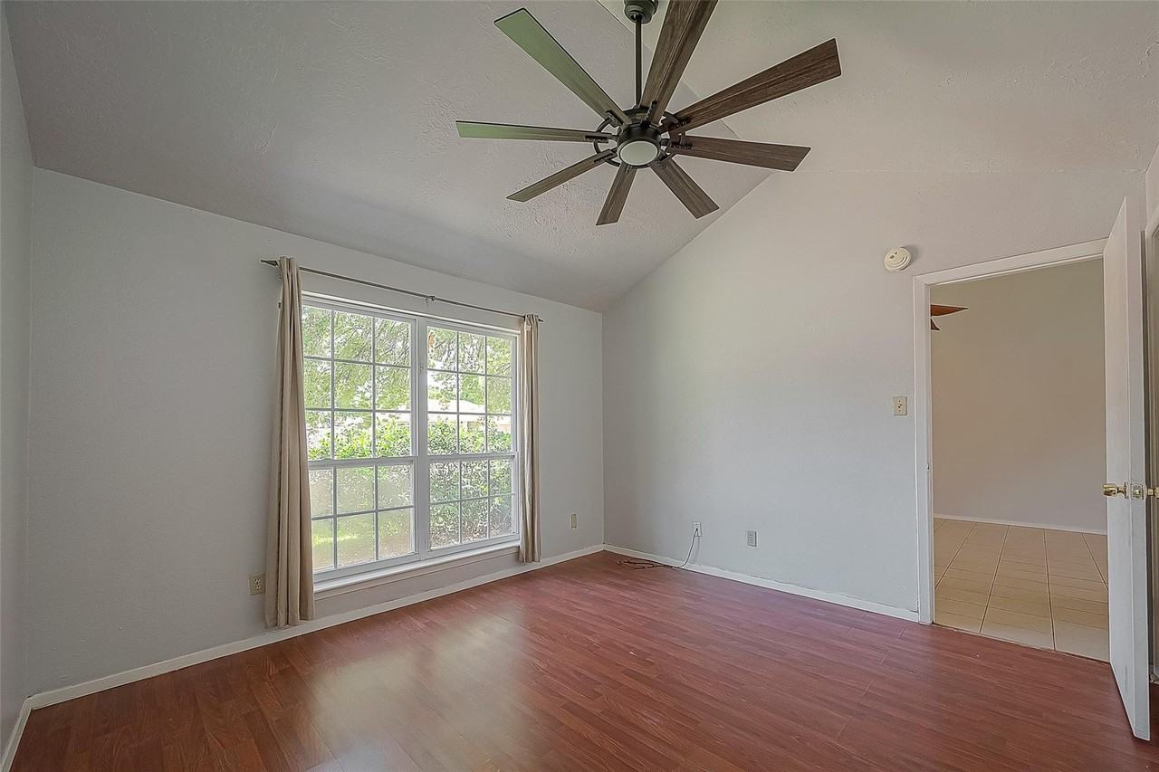 1006 Melford Ave - Photo 5 of 17