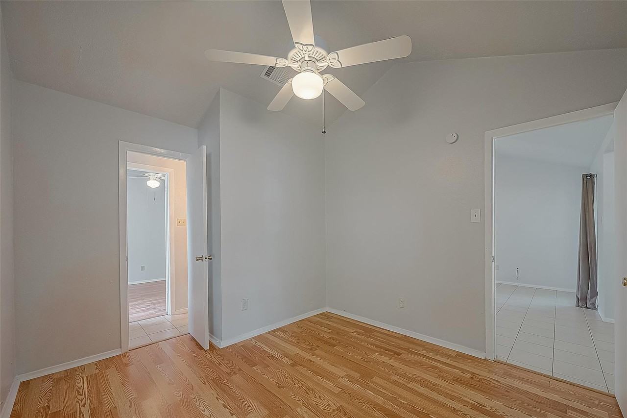 1006 Melford Ave - Photo 6 of 17