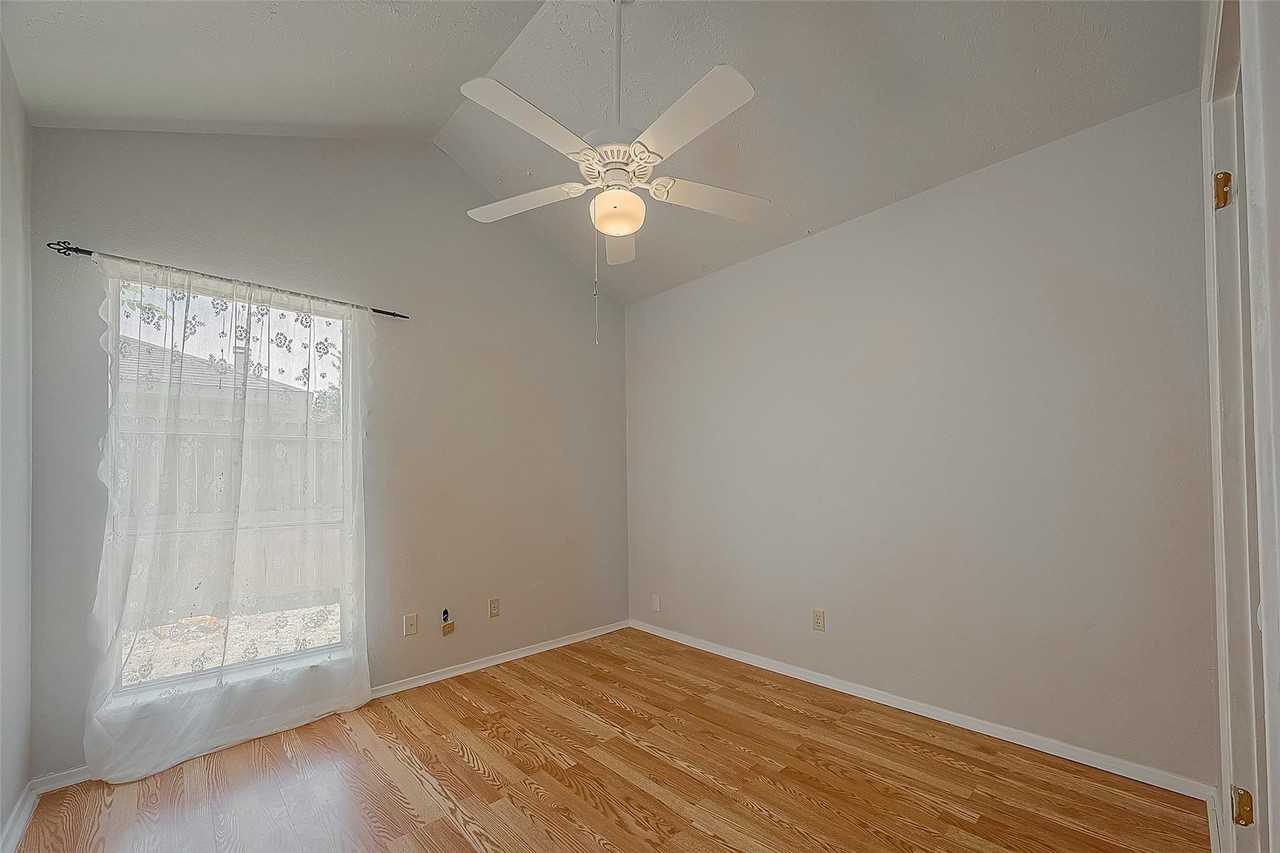 1006 Melford Ave - Photo 7 of 17