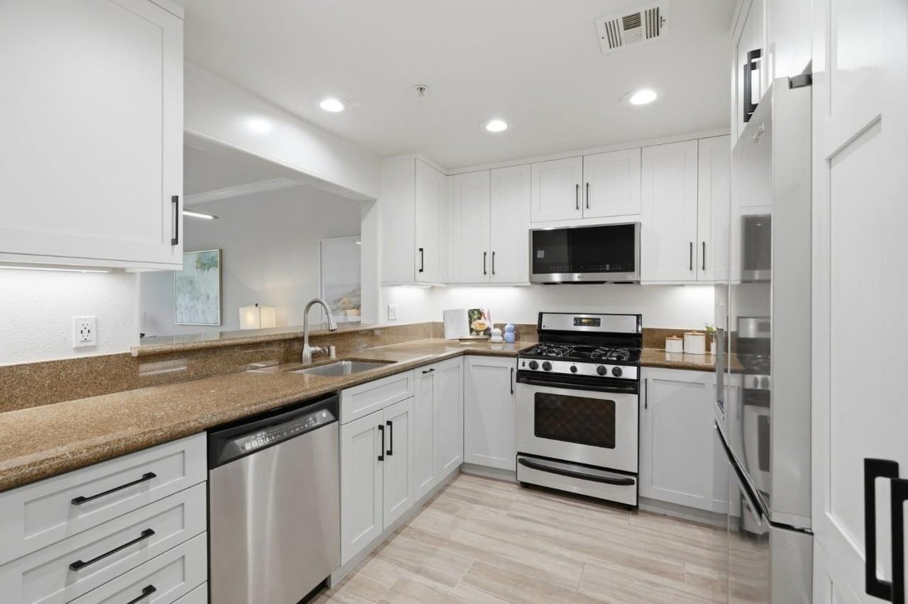 633 Elm St #2009 - Photo 4 of 40