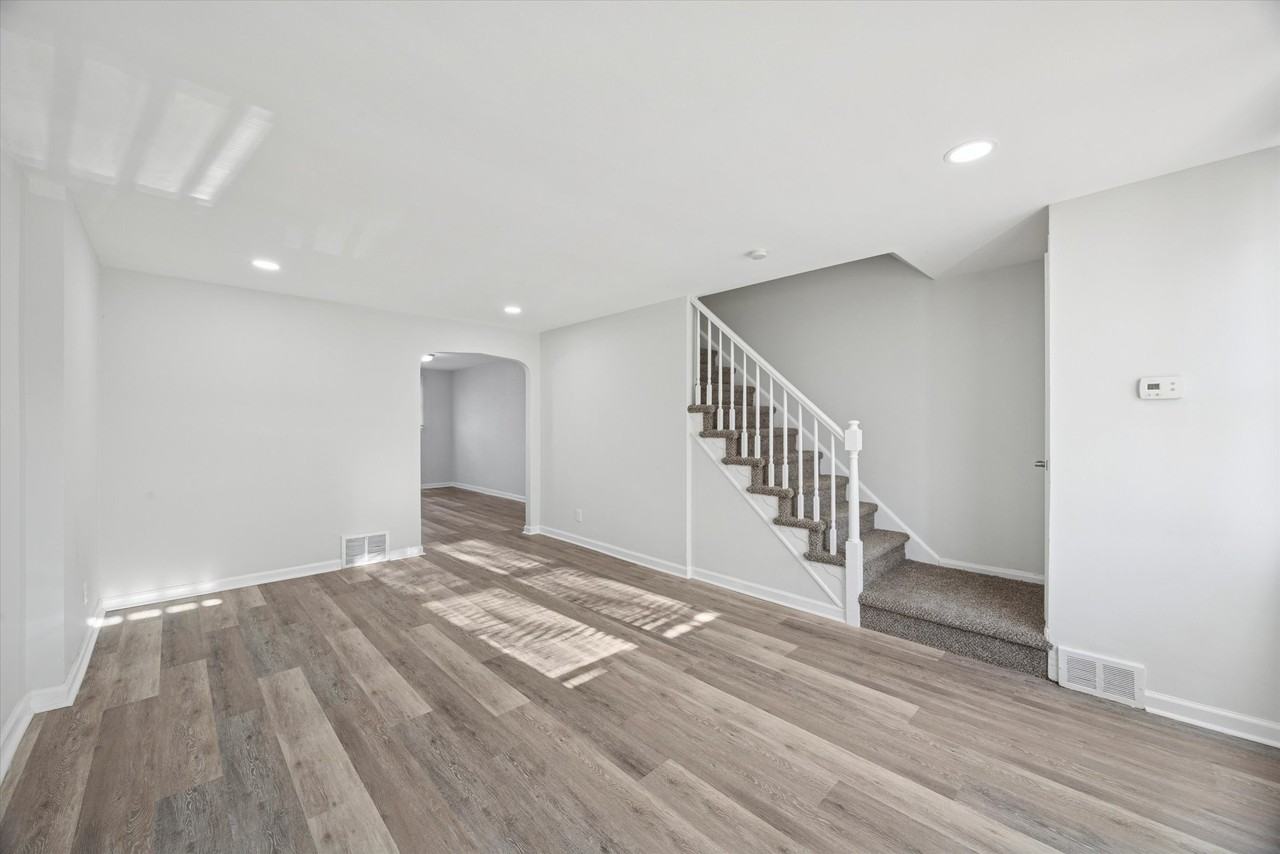1037 Taylor Dr - Photo 3 of 16