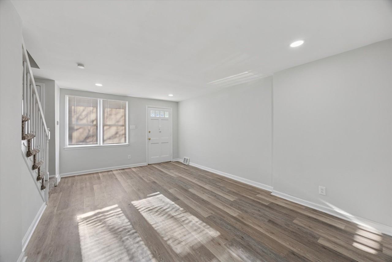1037 Taylor Dr - Photo 4 of 16