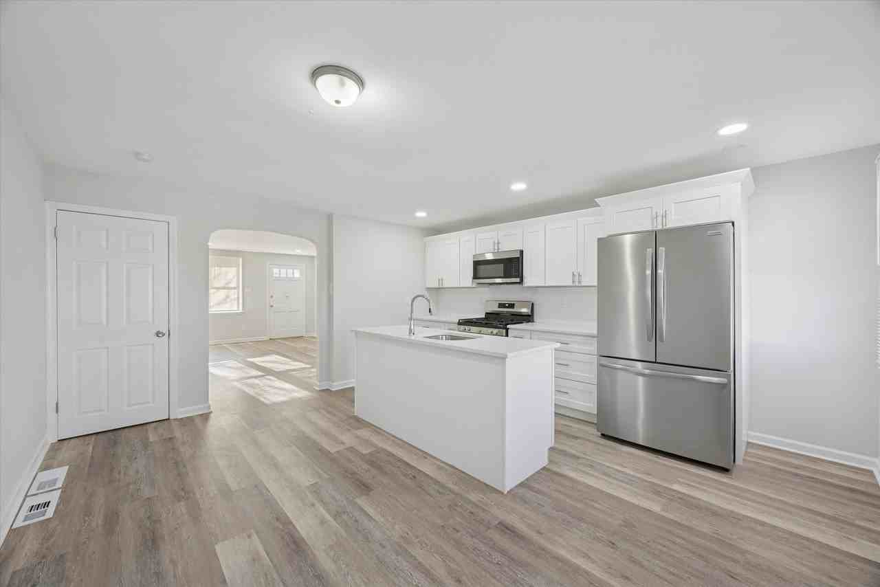 1037 Taylor Dr - Photo 7 of 16