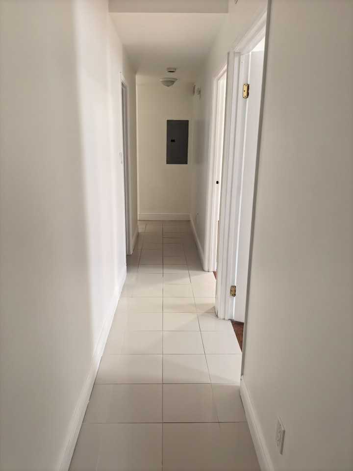 209 McCaul St - Photo 4 of 10