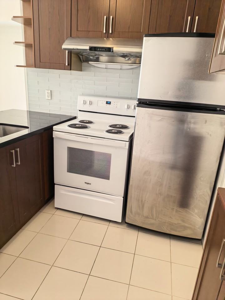209 McCaul St - Photo 5 of 10