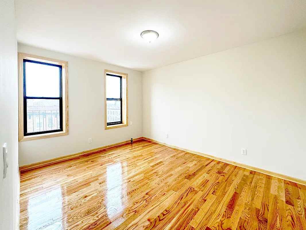 16620 90th Ave - Photo 2 of 8