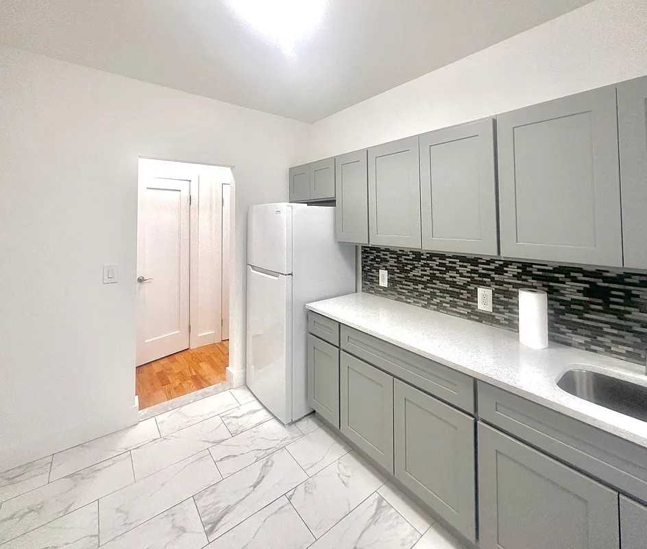 16620 90th Ave - Photo 7 of 8