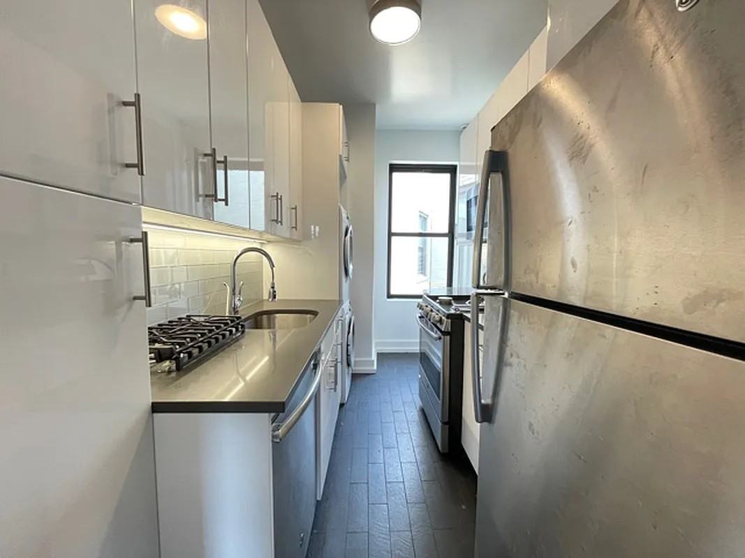 1552 President St - Photo 5 of 11