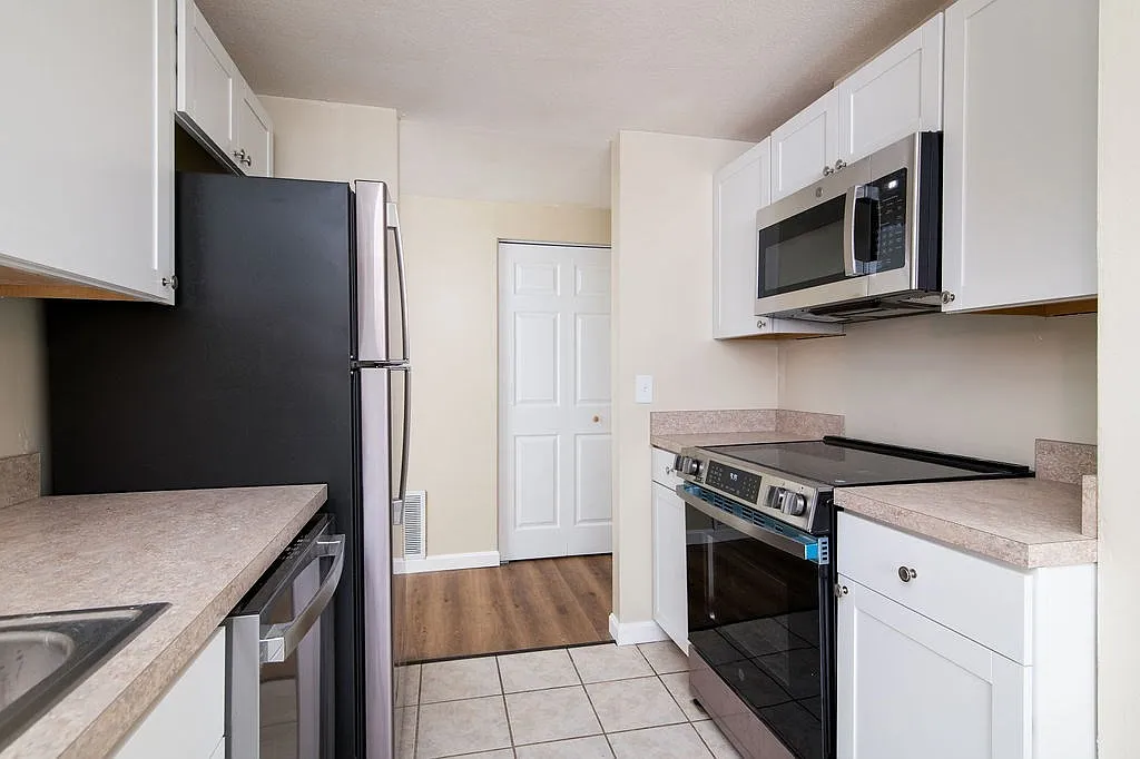 150 Elm St #1 - Photo 4 of 11