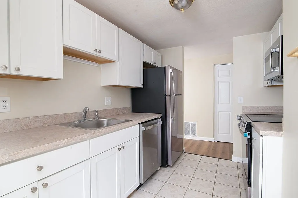 150 Elm St #1 - Photo 7 of 11