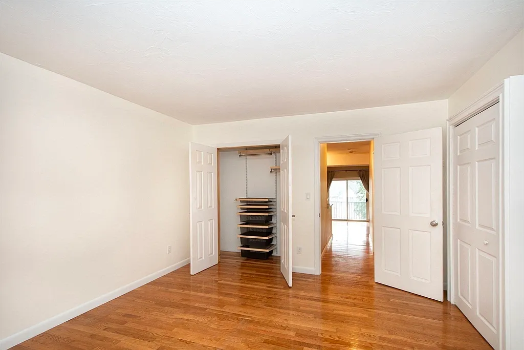121 Tall Oaks Dr #Q - Photo 3 of 14