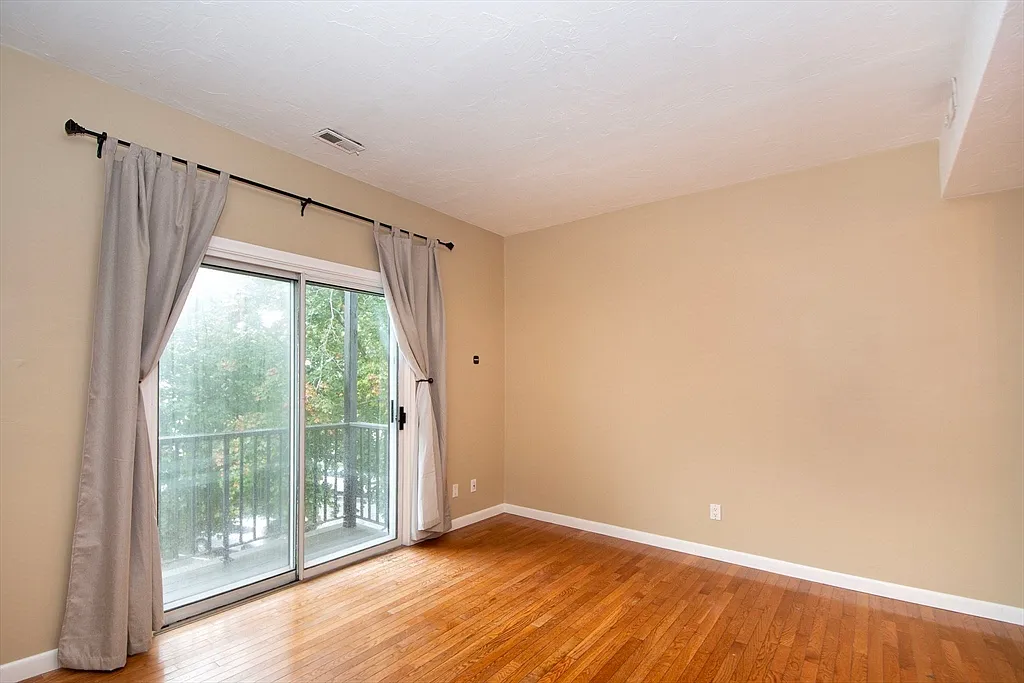 121 Tall Oaks Dr #Q - Photo 5 of 14