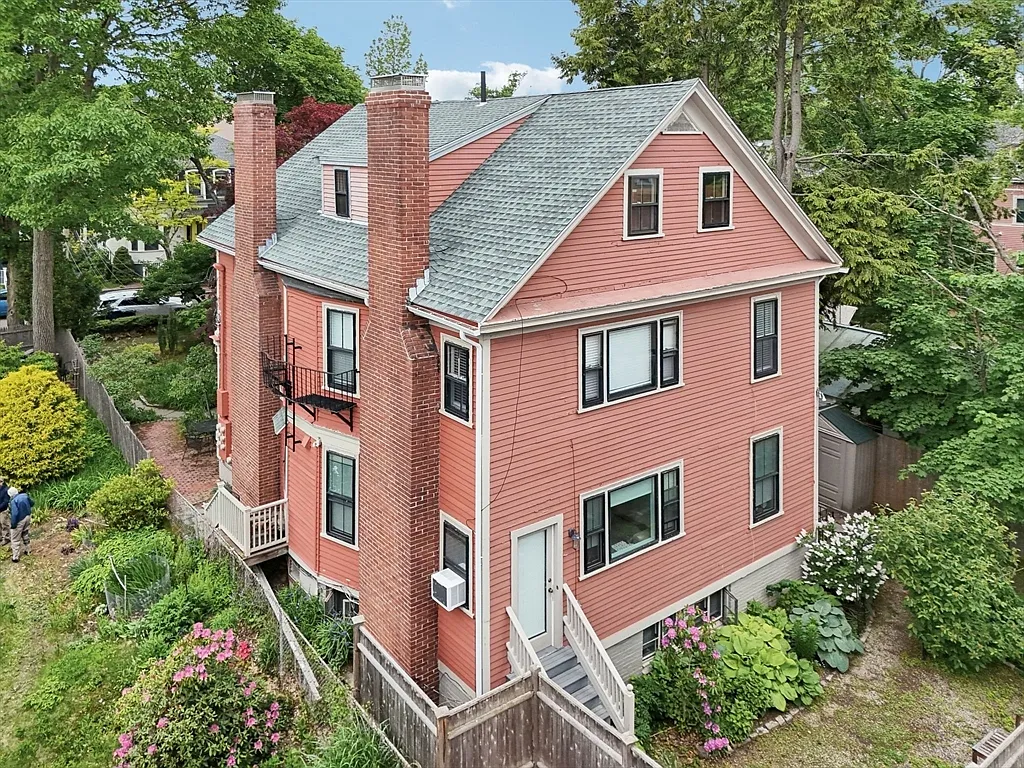 67 Walker St #3 - Photo 4 of 16