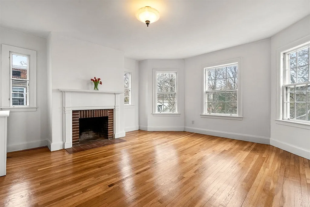 41 Linnaean St #45 - Photo 7 of 14