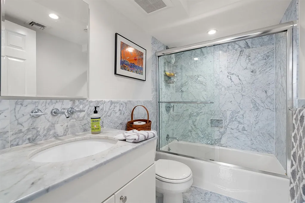 294 Newbury St #3D - Photo 2 of 8