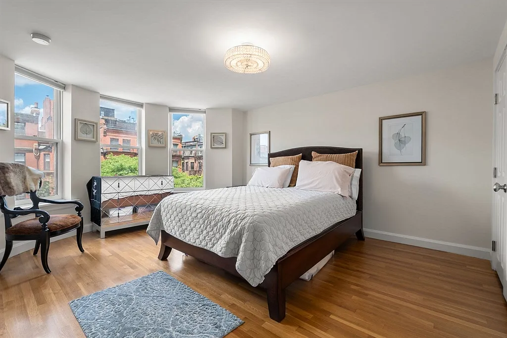 294 Newbury St #3D - Photo 3 of 8