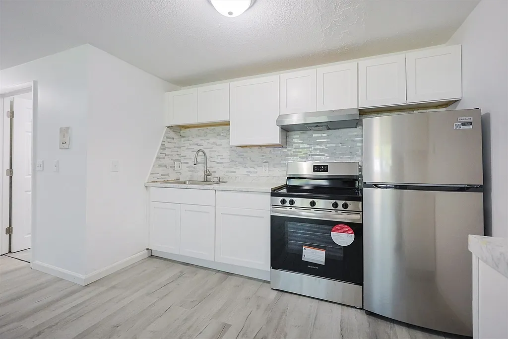 89 Pleasant St #D3 - Photo 2 of 16