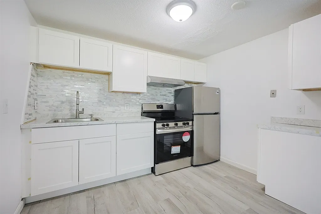 89 Pleasant St #D3 - Photo 5 of 16