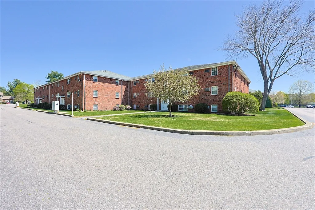 89 Pleasant St #D3 - Photo 7 of 16