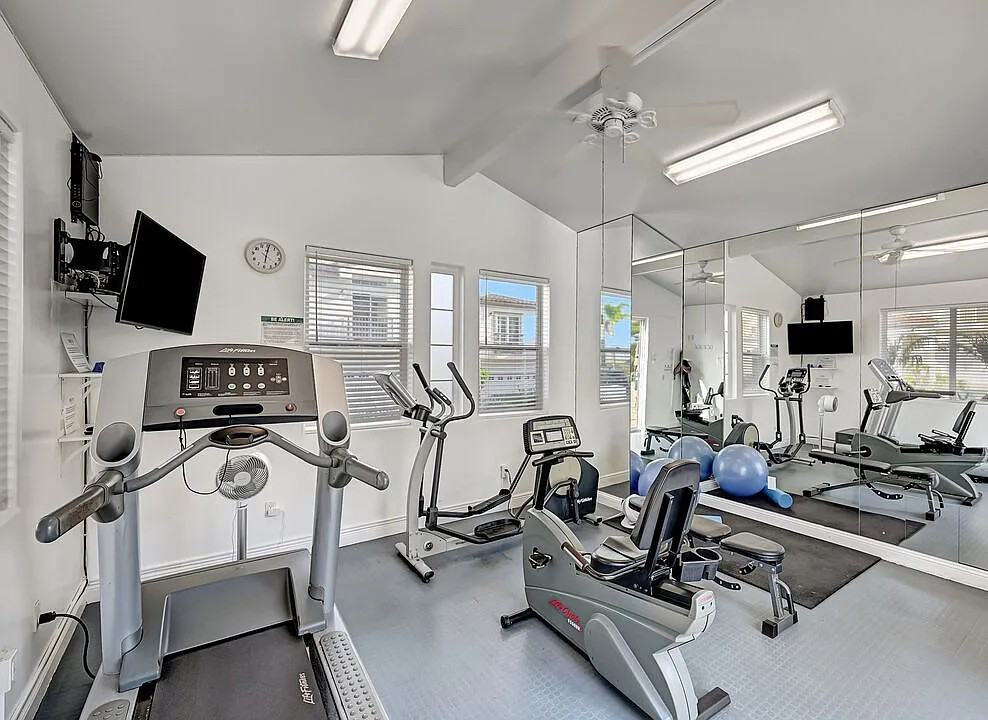 723 Palisades Beach Rd #102 - Photo 7 of 17
