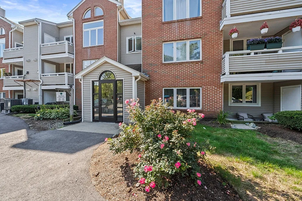10 Chapman St #205 - Photo 7 of 13