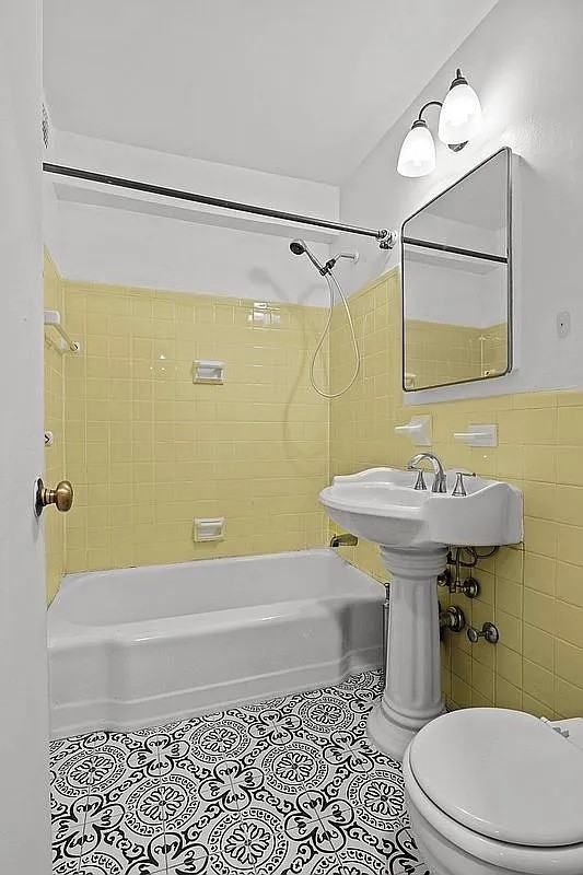 1521 Unionport Rd #11A - Photo 6 of 9