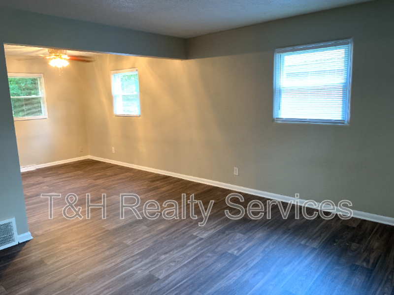 3836 Priscilla Ave - Photo 5 of 21