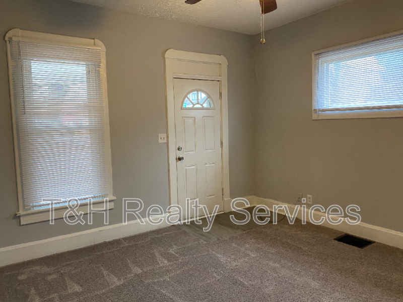 100 N Muessing St - Photo 4 of 21