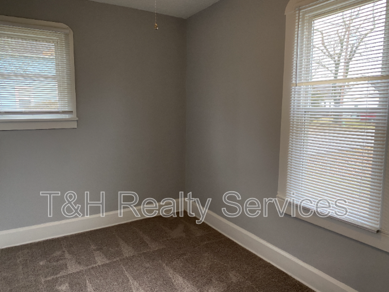 100 N Muessing St - Photo 7 of 21