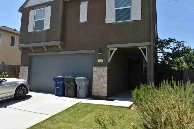 389 Shafer Ave - Photo 2 of 27