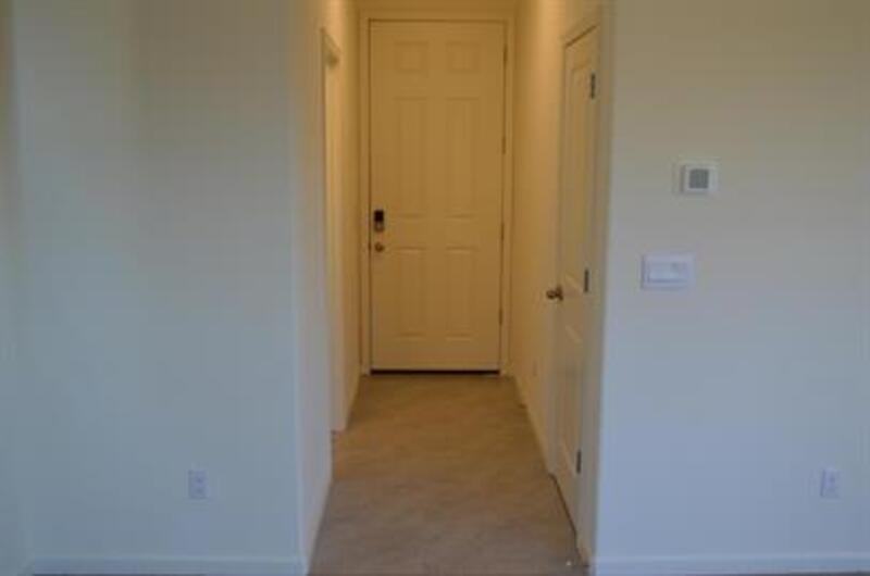 389 Shafer Ave - Photo 5 of 27