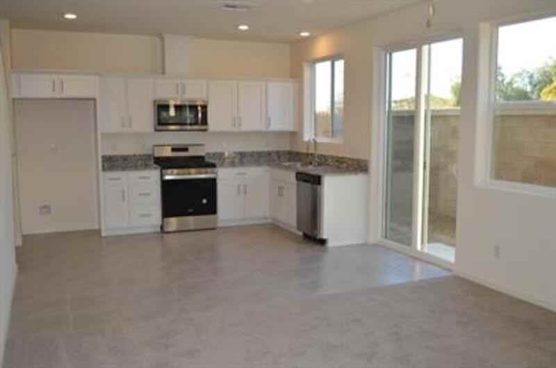 389 Shafer Ave - Photo 6 of 27