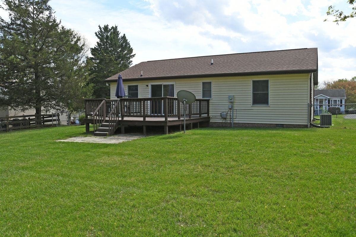 218 Bluebird Dr - Photo 2 of 12