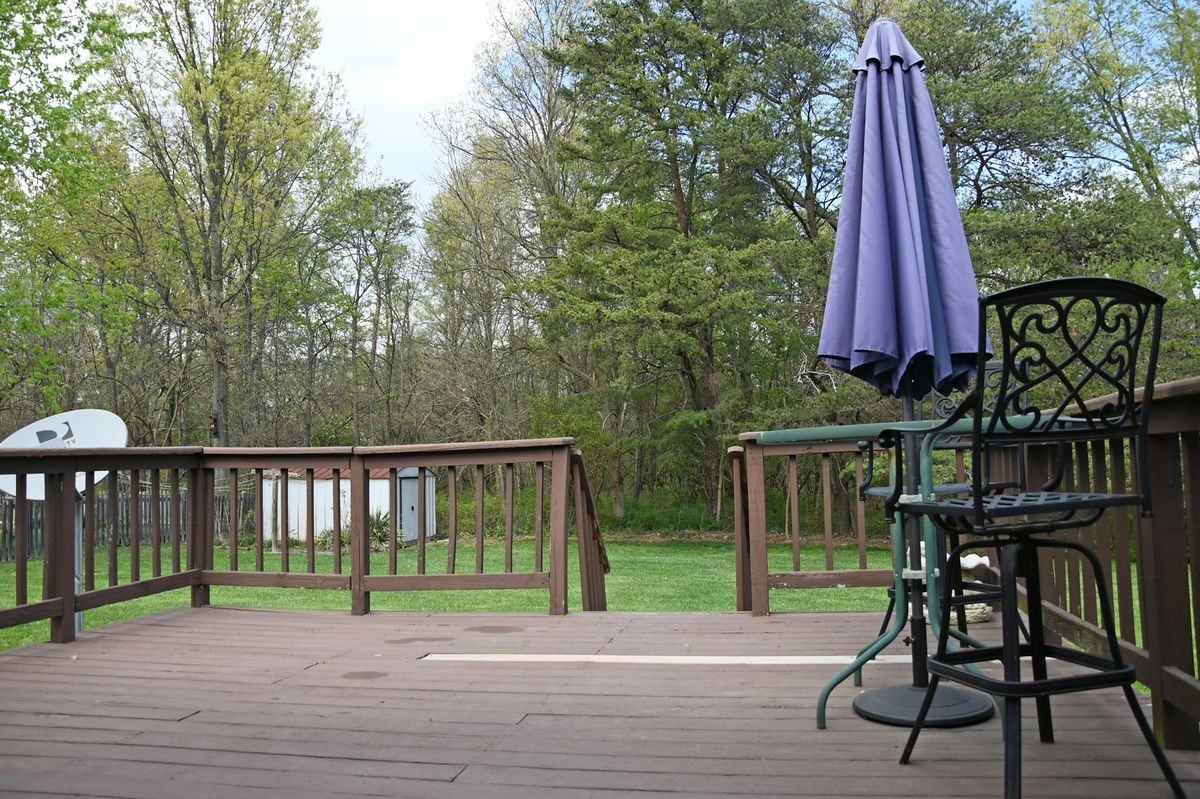 218 Bluebird Dr - Photo 3 of 12