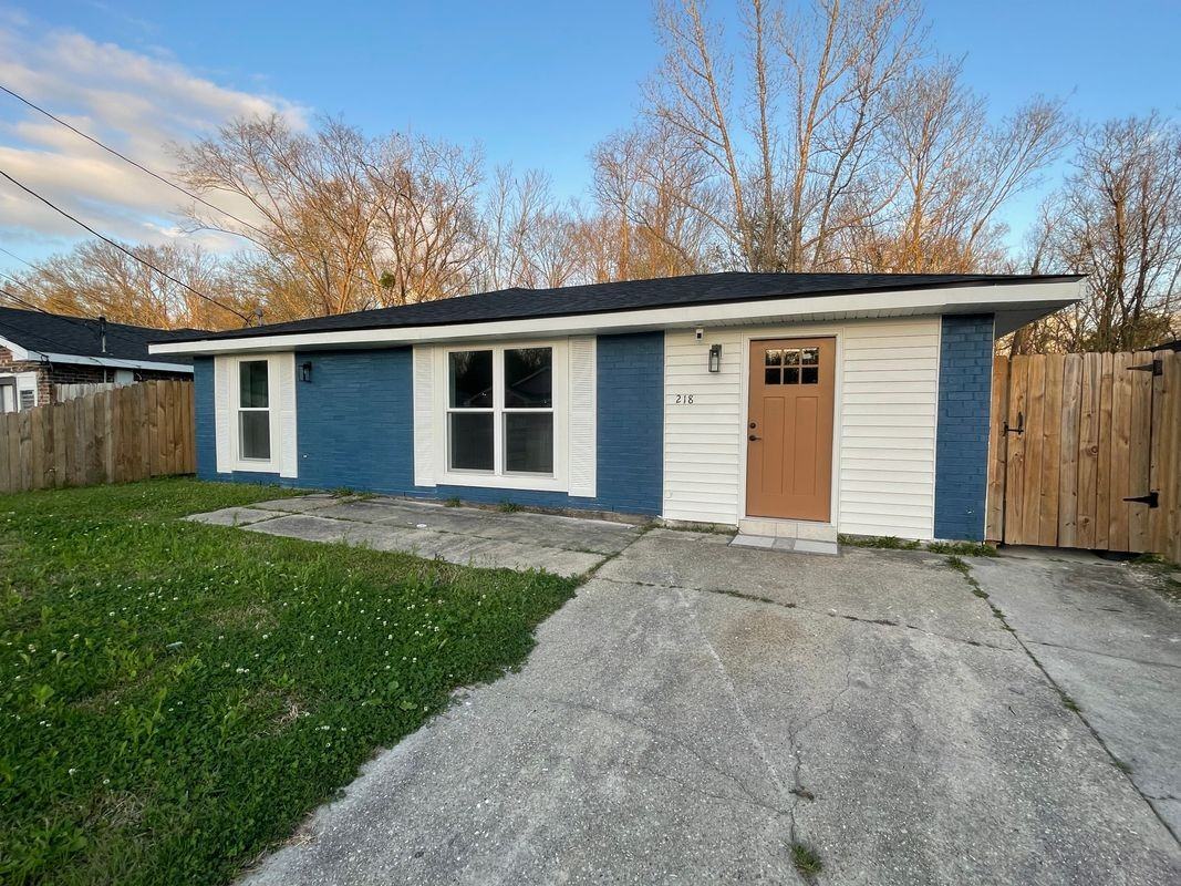 218 Homewood Pl - Photo 2 of 9