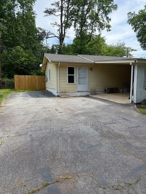 1004 Blanton Pl - Photo 2 of 17