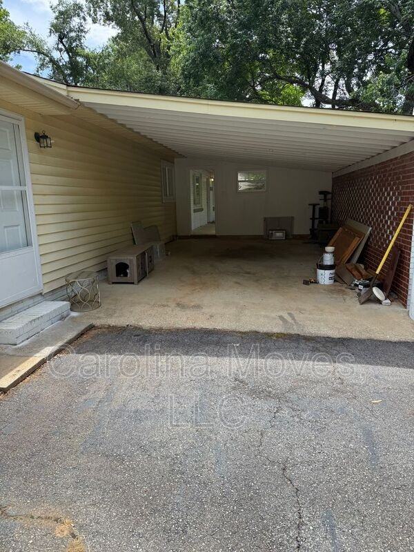 1004 Blanton Pl - Photo 3 of 17