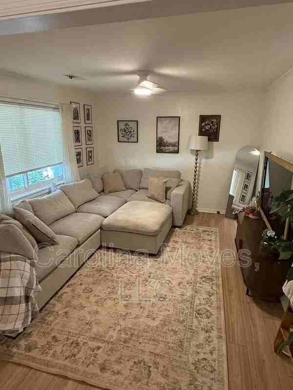 1004 Blanton Pl - Photo 4 of 17