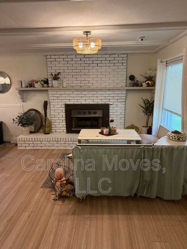 1004 Blanton Pl - Photo 6 of 17