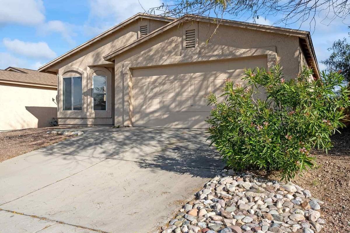 3037 E Via Berlanga - Photo 3 of 20