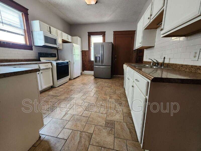 1705 Sycamore St - Photo 2 of 7