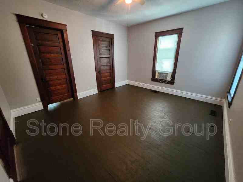 1705 Sycamore St - Photo 4 of 7