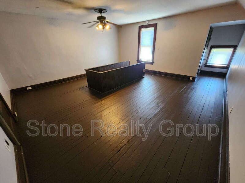1705 Sycamore St - Photo 6 of 7