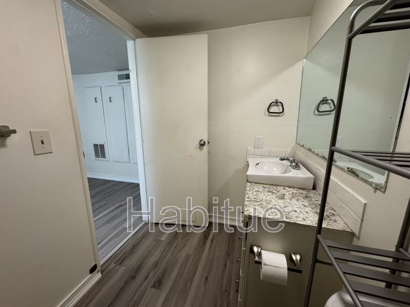1110 N 8th St #3 - Photo 4 of 7
