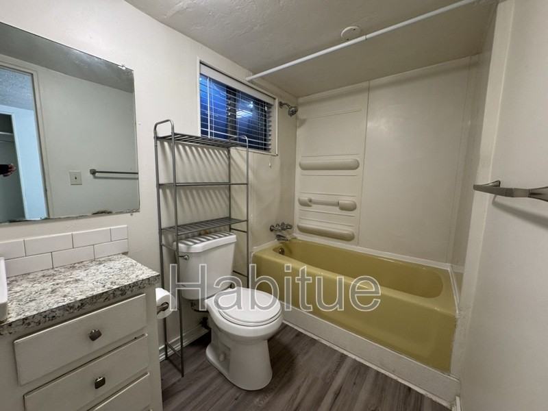 1110 N 8th St #3 - Photo 5 of 7