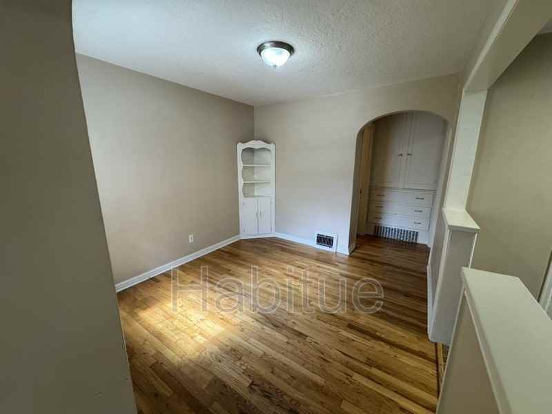 1302 W Hays St #809-13THST - Photo 3 of 15