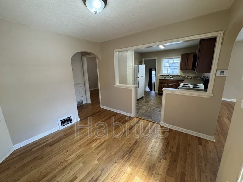 1302 W Hays St #809-13THST - Photo 4 of 15